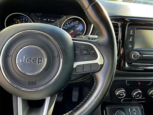 Used 2018 Jeep Compass Altitude image 16
