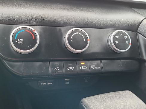 Used 2024 Hyundai Elantra SE image 19