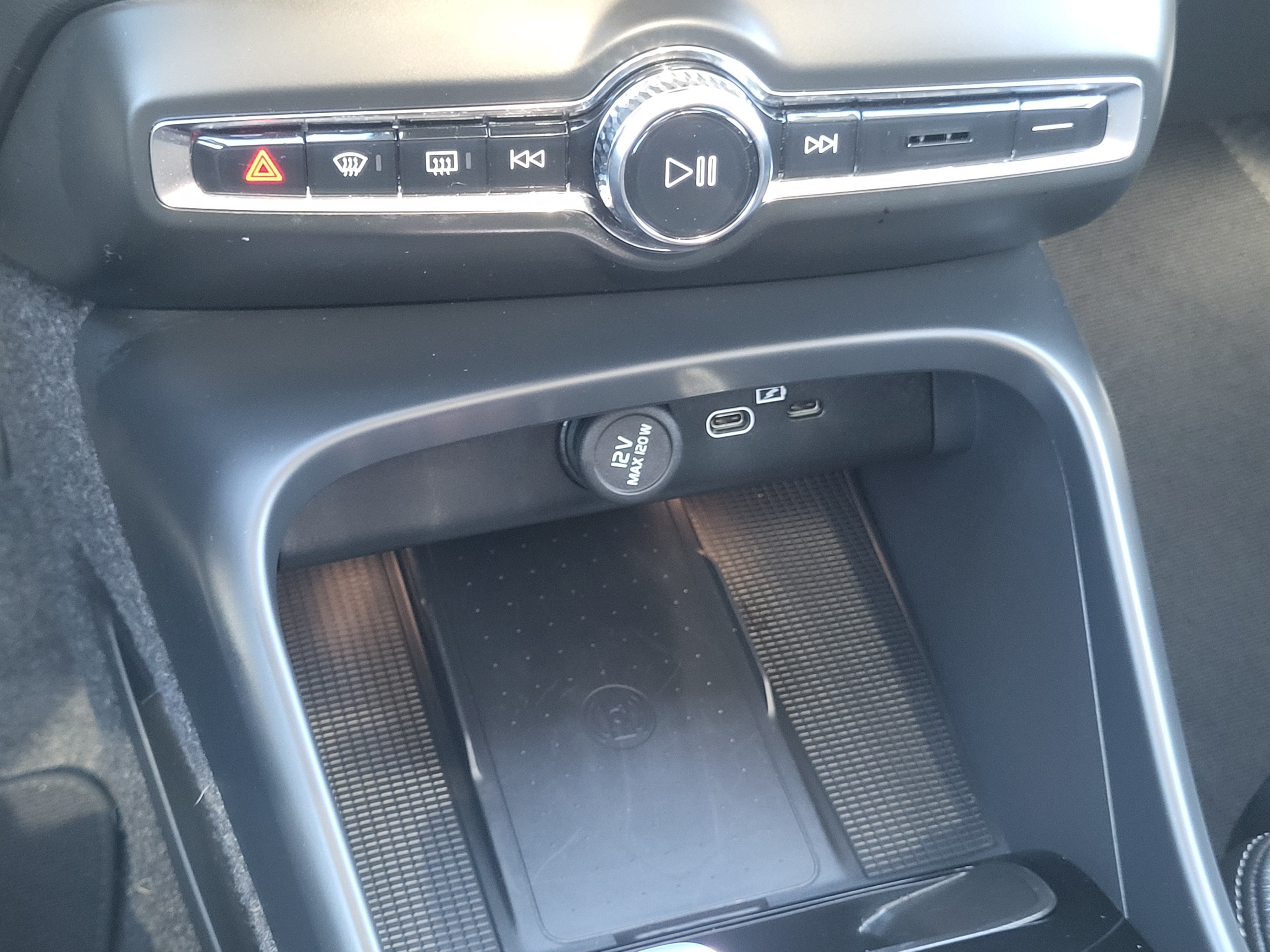 Certified 2026 Volvo XC40 B5 Plus AWD/4WD image 20