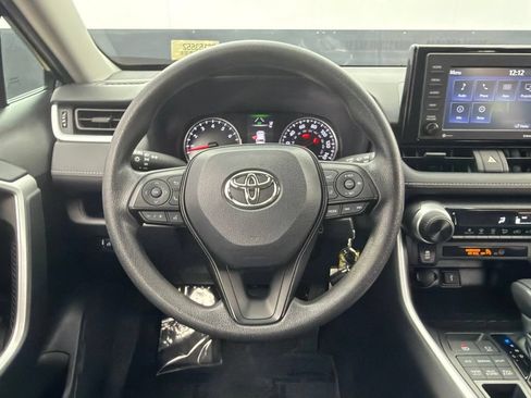 Used 2021 Toyota RAV4 LE AWD/4WD image 8