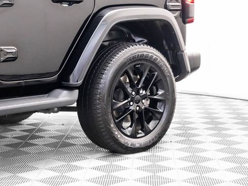 Used 2021 Jeep Wrangler Unlimited Sahara image 32