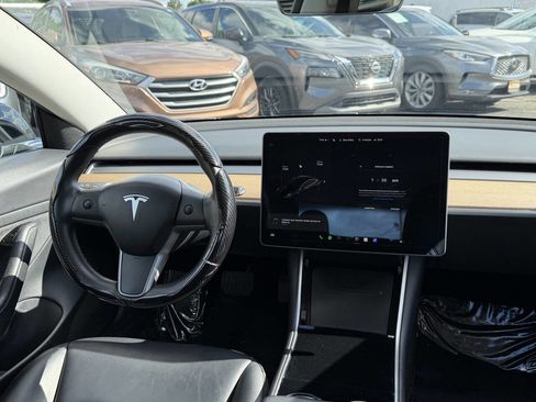Used 2020 Tesla Model 3 Standard Range RWD image 19