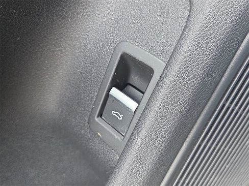 Used 2018 Audi A4 2.0T allroad Premium Plus w/ Premium Plus Package image 26