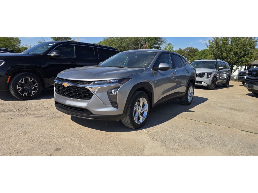 Used 2025 Chevrolet Trax LS w/ LS Convenience Package FWD image 1