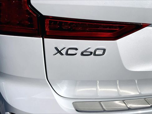 Used 2023 Volvo XC60 B5 Plus w/ Climate Package image 31