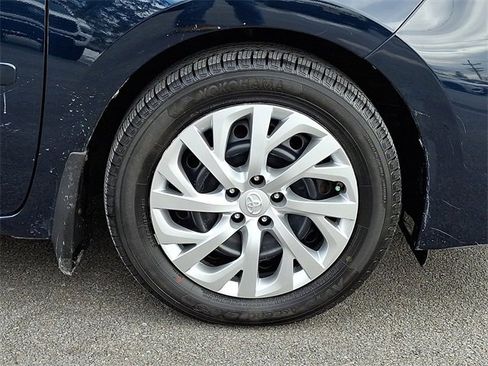 Used 2019 Toyota Corolla LE image 8