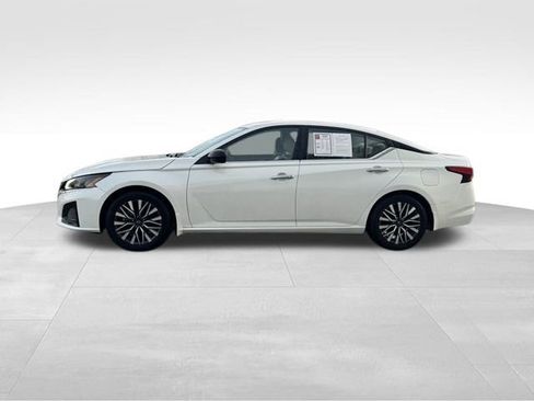 Used 2024 Nissan Altima 2.5 SV image 4