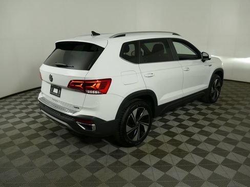 Used 2024 Volkswagen Taos SE AWD/4WD image 3