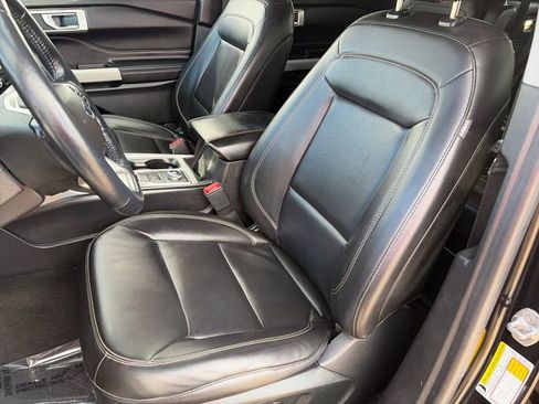 Used 2022 Ford Explorer XLT w/ Equipment Group 202A image 35