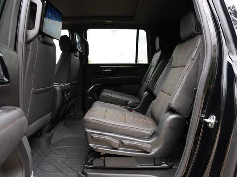 Used 2025 Chevrolet Suburban High Country image 15