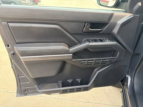 Used 2025 Toyota Tacoma SR5 AWD/4WD image 18