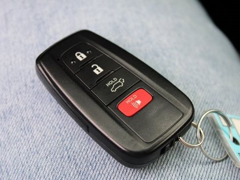 Used 2020 Toyota RAV4 XLE image 25