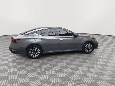 Used 2025 Nissan Altima 2.5 SV FWD image 32