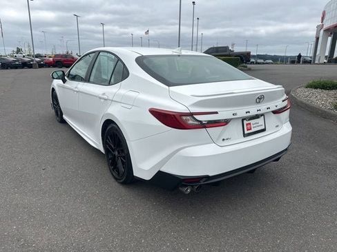Used 2025 Toyota Camry SE FWD image 8
