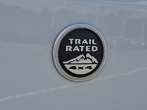 Used 2017 Jeep Wrangler Unlimited Sahara w/ Connectivity Group AWD/4WD image 29