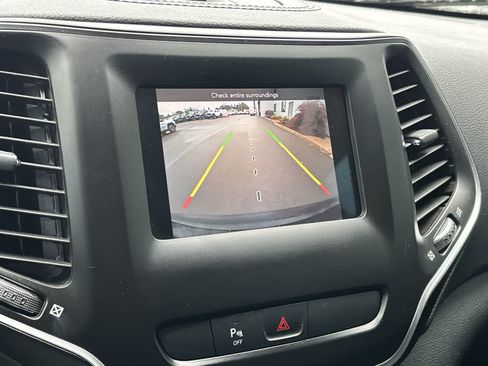 Used 2019 Jeep Cherokee Latitude Plus AWD/4WD image 22