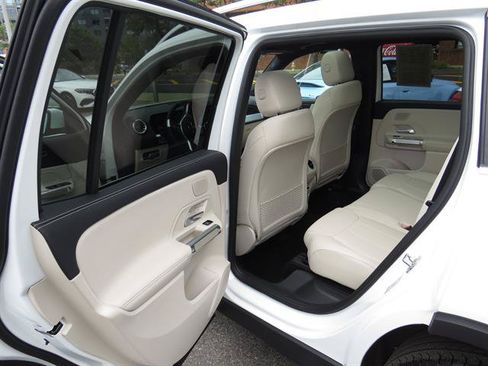 Used 2026 Mercedes-Benz GLB 250 4MATIC image 21