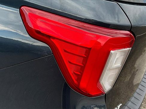 Used 2022 Ford Explorer XLT w/ Equipment Group 202A image 29