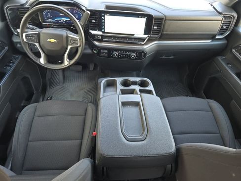 Used 2024 Chevrolet Silverado 2500 LT image 3