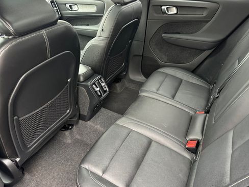 Certified 2025 Volvo XC40 B5 Plus AWD/4WD image 13