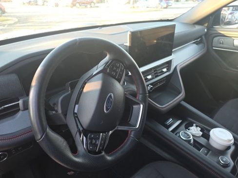 Used 2025 Ford Explorer ST-Line w/ ST-Line Street Pack image 11