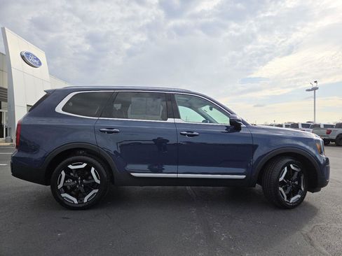 Used 2025 Kia Telluride S FWD image 19