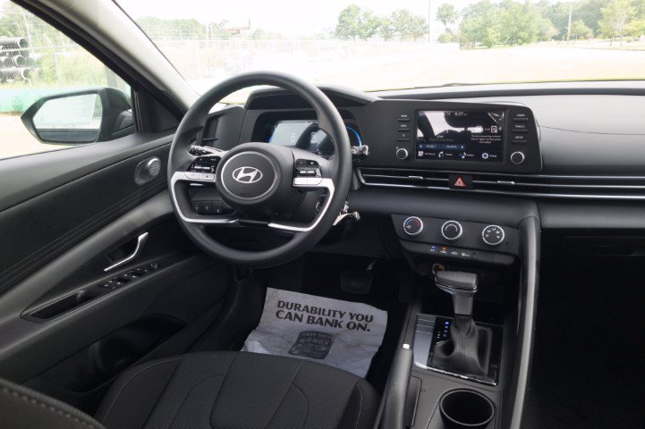New 2026 Hyundai Elantra SE FWD image 19