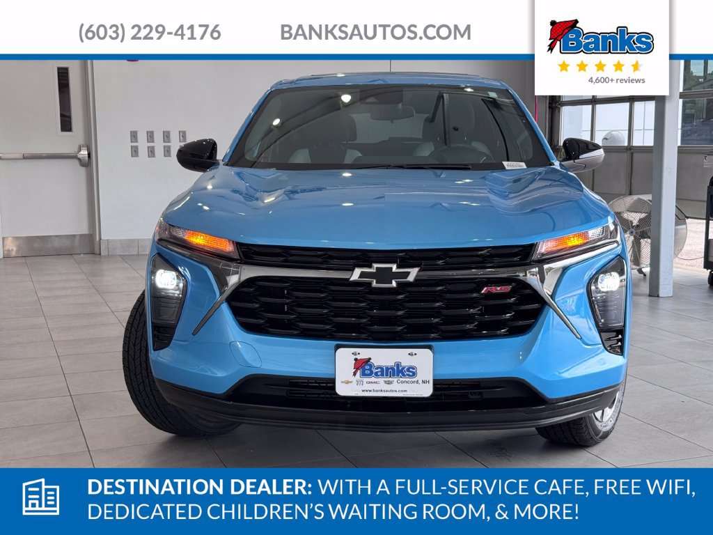 Used 2025 Chevrolet Trax RS w/ Sunroof Package FWD image 3
