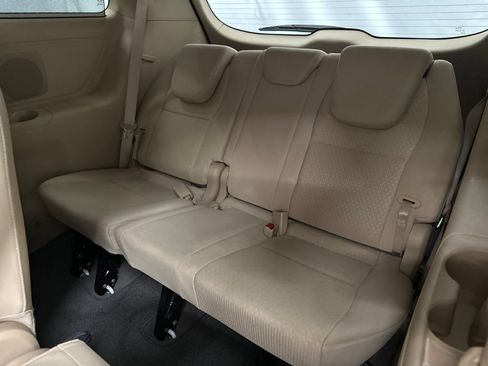 Used 2016 Kia Sedona LX w/ Option Group 020 FWD image 23