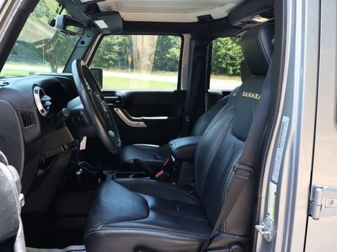 Used 2015 Jeep Wrangler Unlimited Sahara AWD/4WD image 13