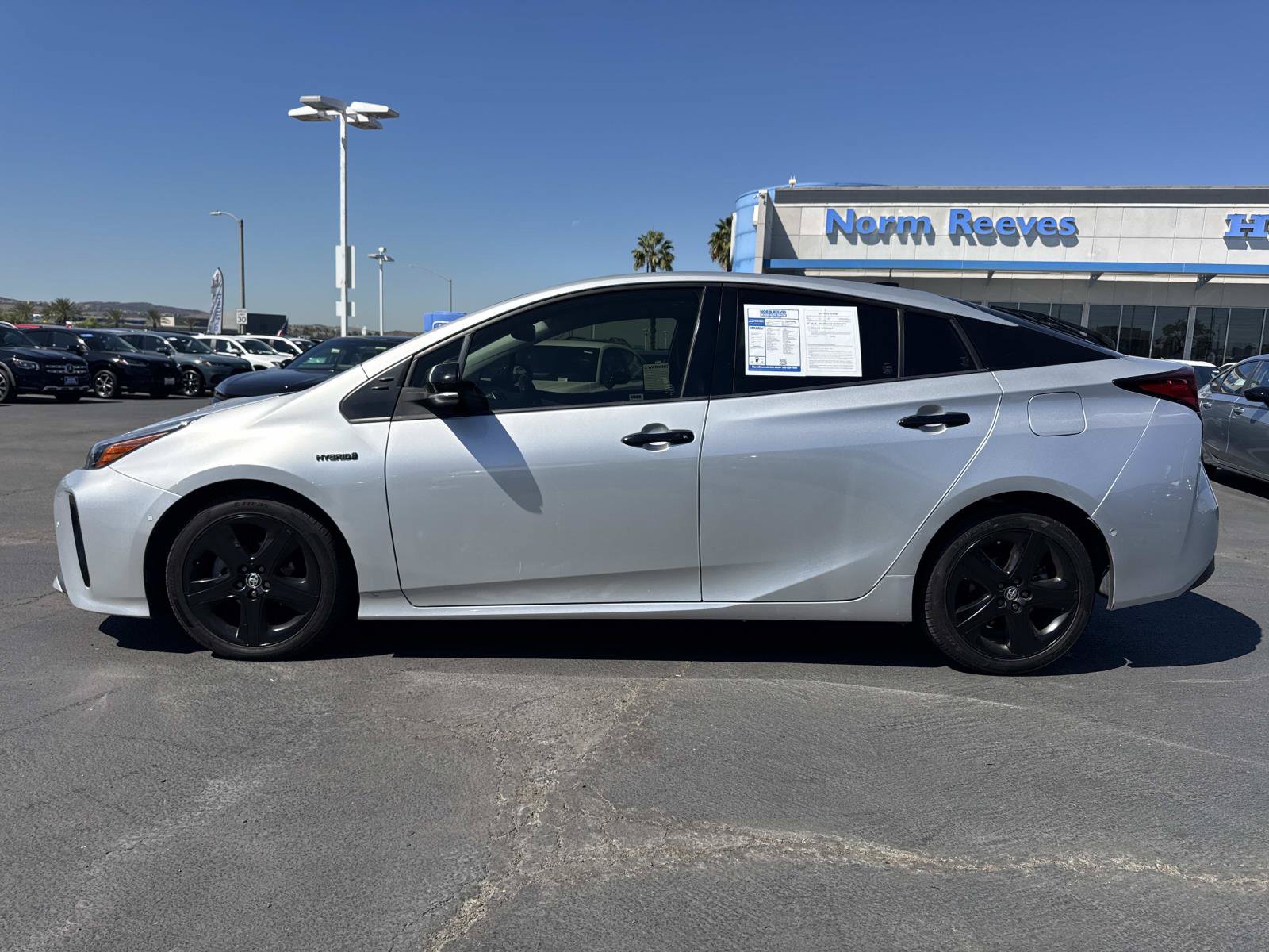 Used 2022 Toyota Prius FWD image 2