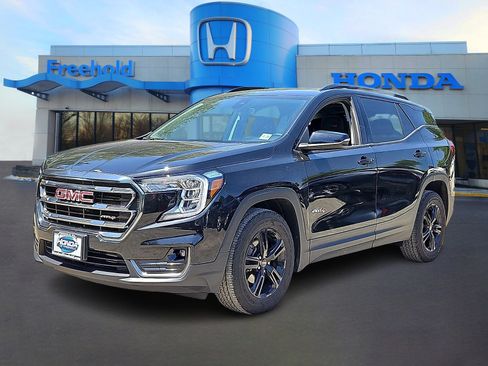 Used 2024 GMC Terrain AT4 AWD/4WD image 3