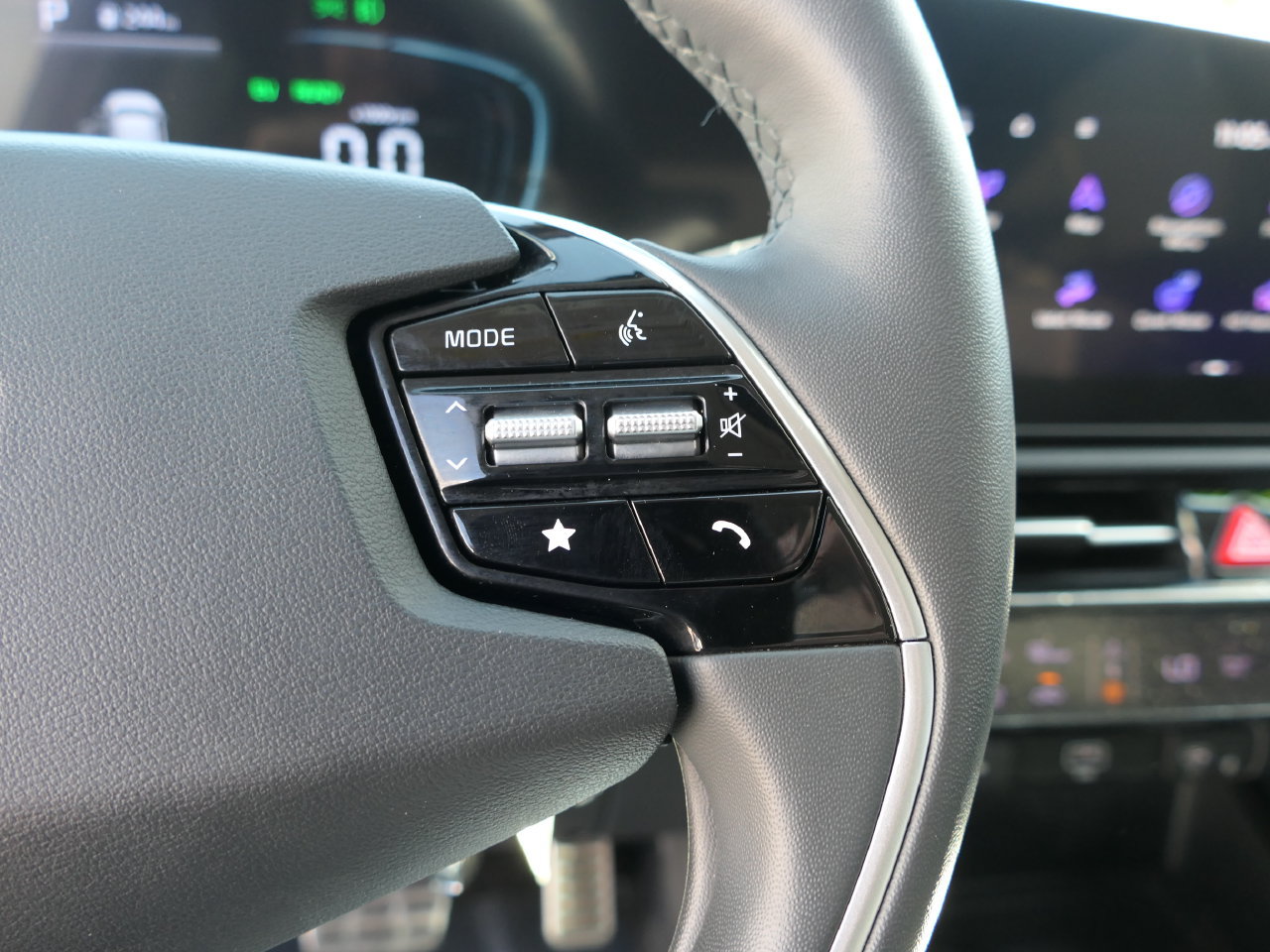 Certified 2024 Kia Niro SX Touring FWD image 16