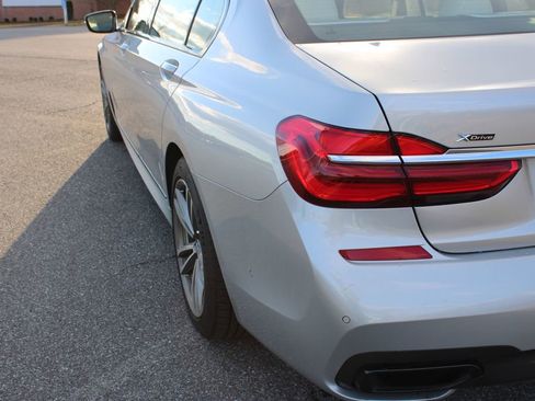 Used 2018 BMW 750i xDrive image 41