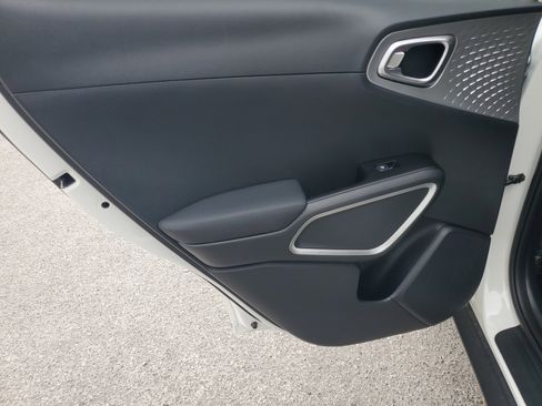 Used 2025 Kia Soul LX image 28