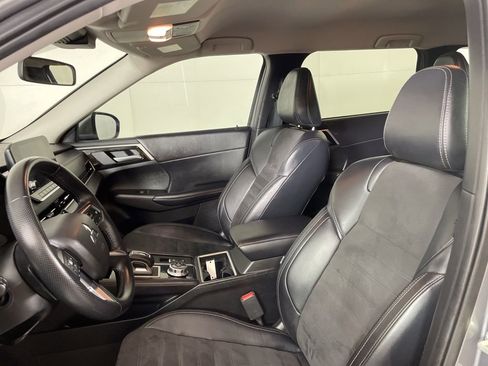 Used 2024 Mitsubishi Outlander SE image 19