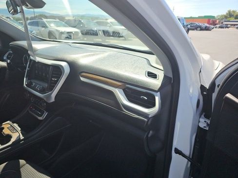 Used 2023 GMC Acadia SLE image 24