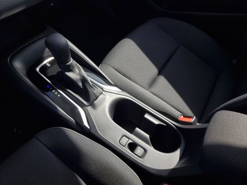 Used 2025 Toyota Corolla LE image 22