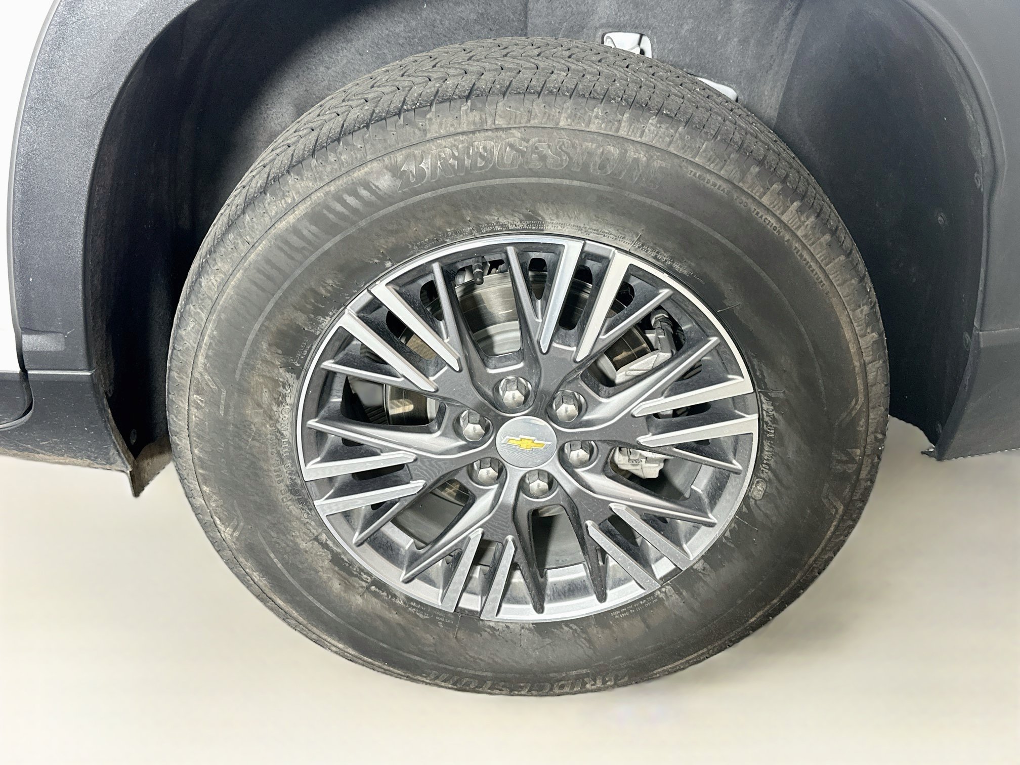 Used 2025 Chevrolet Traverse LT FWD image 11