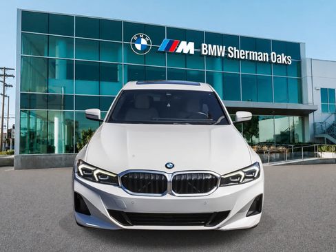 Used 2023 BMW 330i Sedan w/ Driving Assistance Package RWD image 2