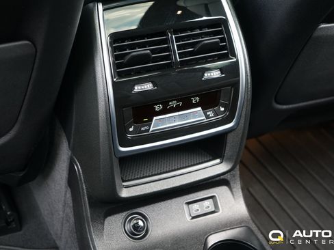 Used 2025 BMW X7 M60i AWD/4WD image 36