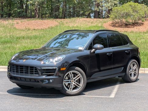 Used 2017 Porsche Macan AWD/4WD image 1