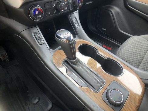 Used 2019 GMC Acadia SLE image 24