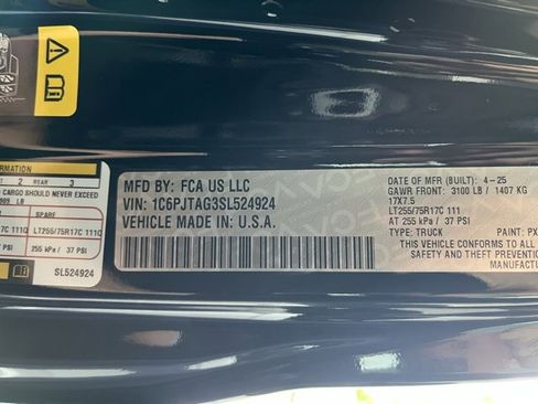 New 2025 Jeep Gladiator Willys image 30