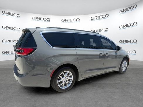 Used 2022 Chrysler Pacifica Touring-L FWD image 7