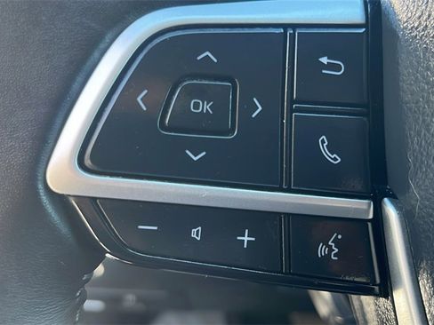 Used 2023 Toyota Highlander XLE image 34