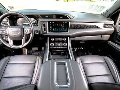 Used 2023 GMC Yukon Denali AWD/4WD image 17