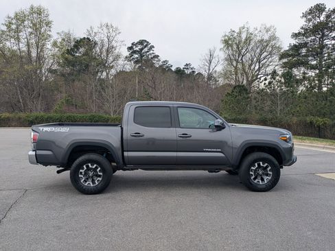 Used 2022 Toyota Tacoma TRD Off-Road image 4