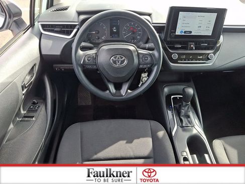 Used 2025 Toyota Corolla LE FWD image 11