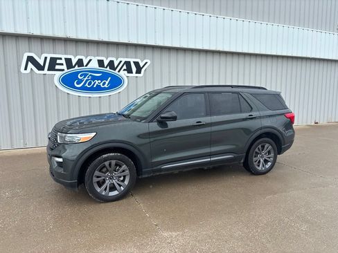 Used 2024 Ford Explorer XLT w/ Equipment Group 202A AWD/4WD image 1